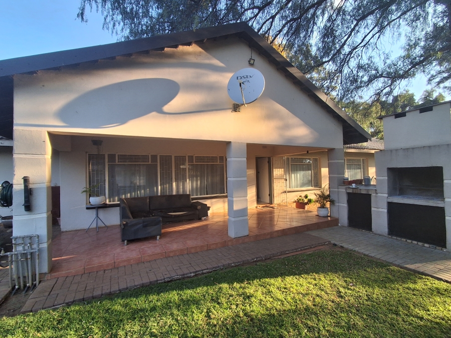 4 Bedroom Property for Sale in Flamwood North West